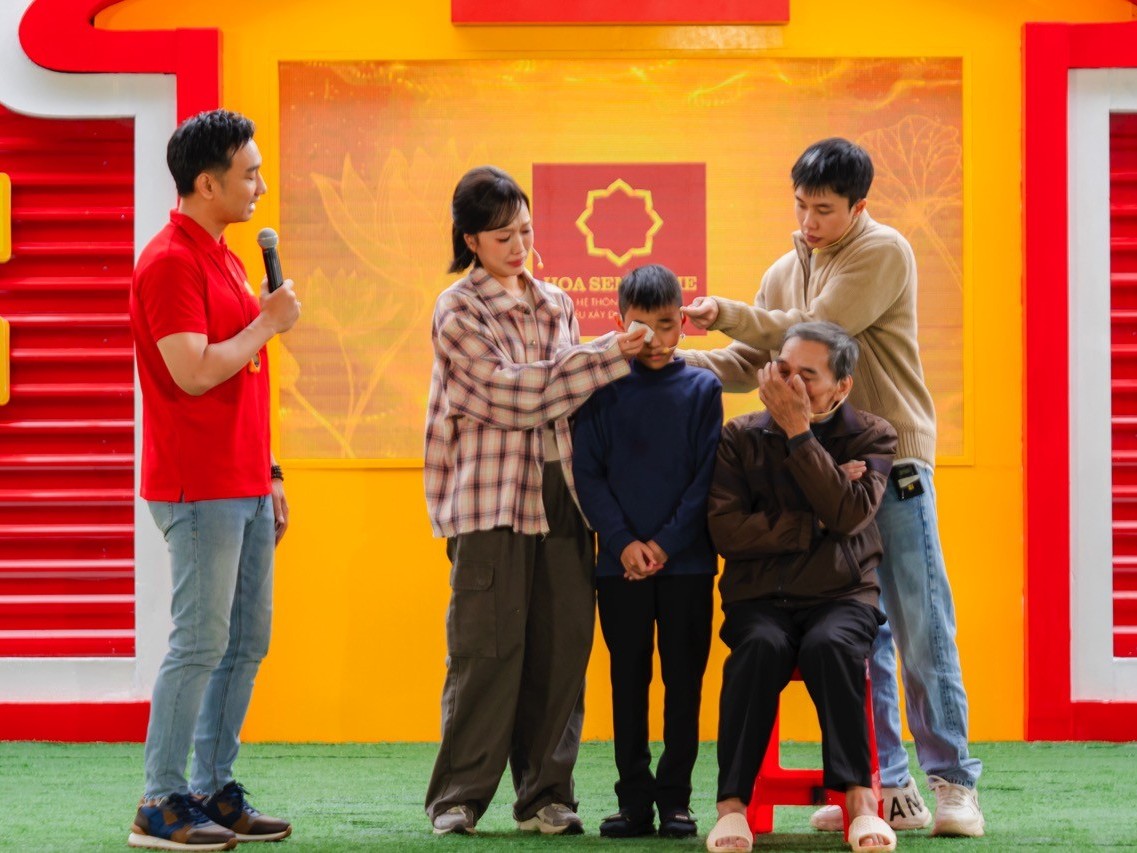 Diễn viên Diệu Nhi khóc cười cùng 'Mái ấm gia đình Việt' tại Hà Nội