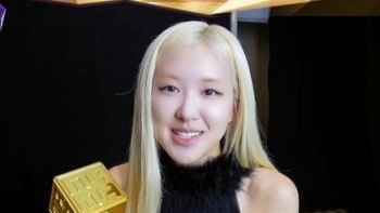 Rosé (BlackPink) giành Daesang với 'APT.', netizen tranh cãi MAMA 'thiên vị'