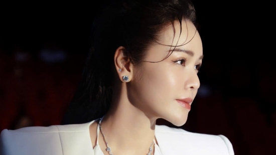 Nhật Kim Anh bức xúc lên tiếng, nhờ Pháp luật can thiệp về tin đồn thất thiệt