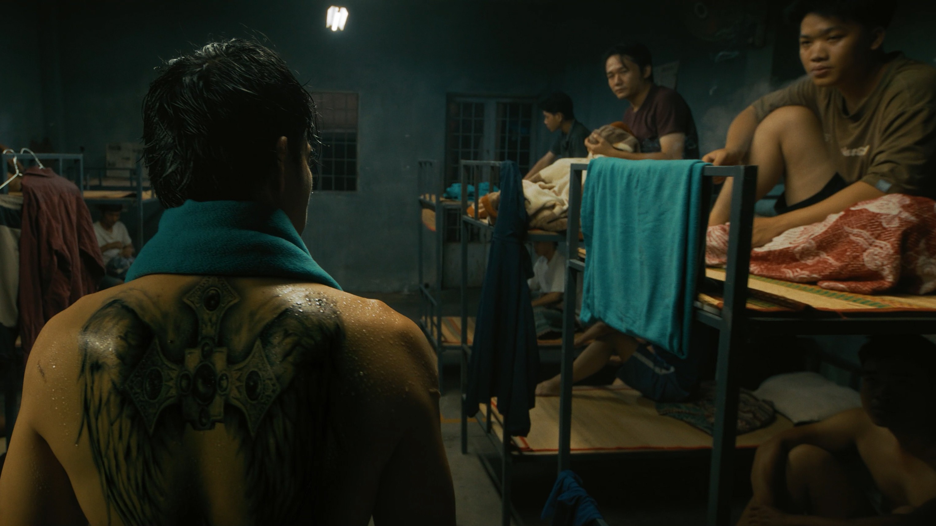 Poster 'Thiên đường máu': Quách Ngọc Ngoan lộ diện là 'trùm ác', ra tay không thương tiếc với đối phương