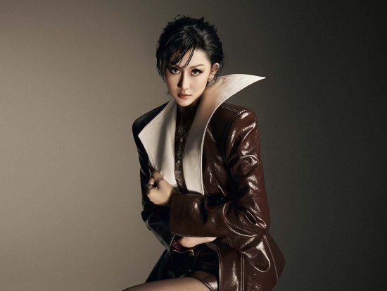 Hoa hậu Quế Anh lạ lẫm với tóc ngắn