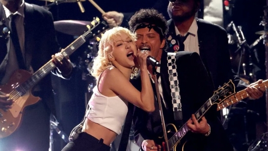 Rosé (BlackPink) bị chỉ trích sau màn trình diễn tại Grammy