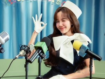 MV 'Vỗ tay' như… chương trình 'Táo Quân' của Phương Ly: Điểm lại 'tất tật' những sự kiện truyền cảm hứng của năm