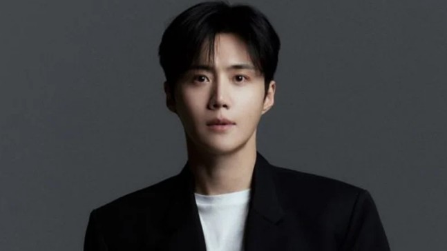 Kim Seon Ho lần đầu xuất hiện trước công chúng giữa 'bão' scandal trốn thuế