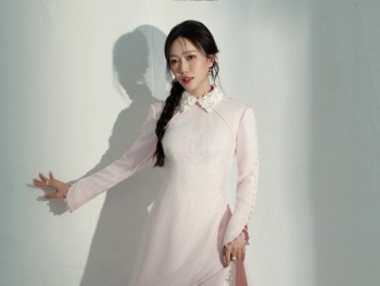 Diệu Nhi thướt tha với áo dài Tết, đón xuân Bính Ngọ