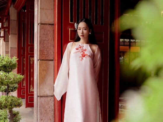Quỳnh Thy nền nã với áo dài chào xuân Bính Ngọ 2026