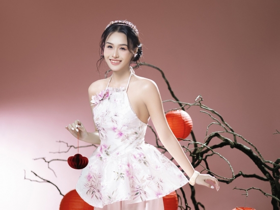 Khánh Trinh khoe vẻ đẹp xinh tươi trong bộ ảnh xuân, tiết lộ kết hoạch đón Tết tại nhà mới