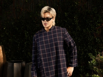 Ca sĩ Felix Tiến Quang tung bộ ảnh áo dài đón Tết Bính Ngọ 2026 cùng MV cover ca khúc 'Về chưa con'