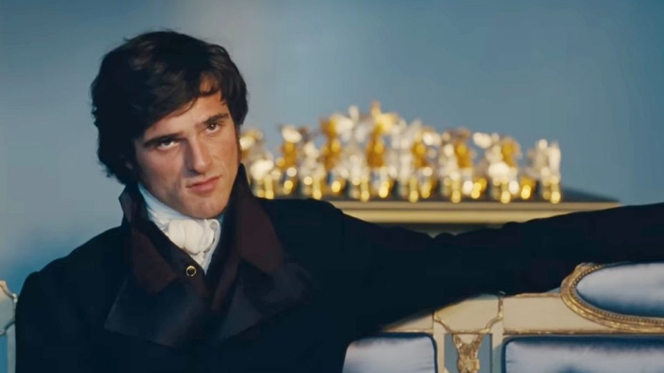 (Review) 'Đồi gió hú': Khung hình đẹp đến nhói lòng nhưng nội dung 'na ná 50 sắc thái'