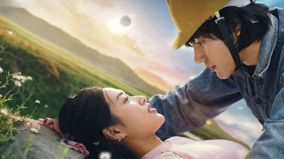 Phá vỡ quy luật, 'Hẹn em ngày nhật thực' bứt tốc mạnh mẽ trên đường đua phòng vé