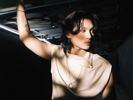 Grey D lập kỳ tích với Side A 'Ánh sáng • Màn đêm', phủ sóng toàn bộ BXH nhạc số