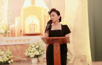 Hơn 26 năm đồng hành, Hà Phương nghẹn ngào nói lời tiễn biệt bầu show Thúy Uyển