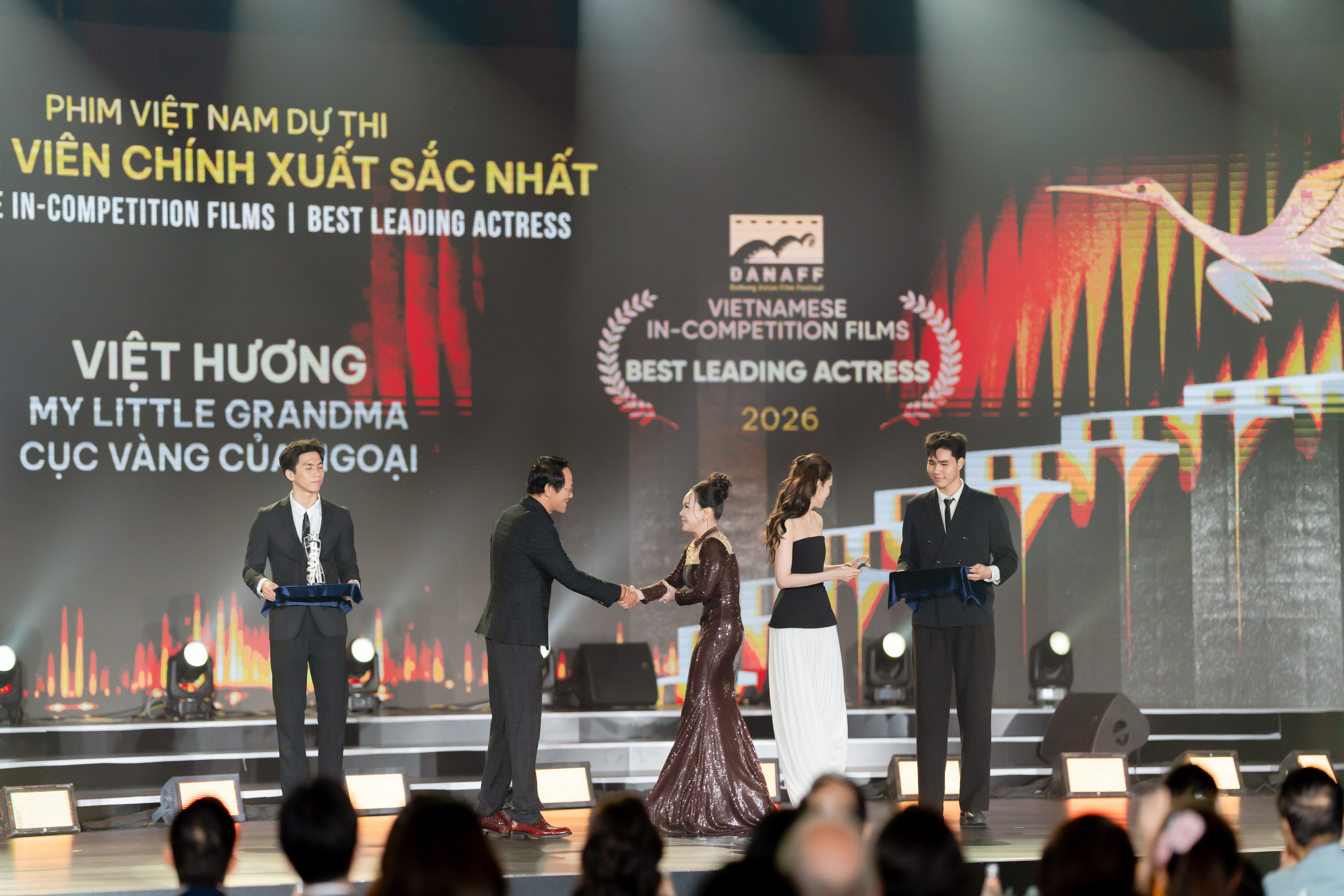 Việt Hương giành giải Nữ diễn viên chính xuất sắc nhất dành cho Phim Việt Nam dự thi tại Liên hoan phim Châu Á Đà Nẵng lần thứ IV