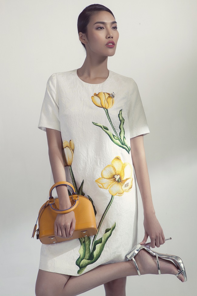 ngay ngat ngam nang tho lan khue dep diu dang khi dien trang phuc ntk cong tri