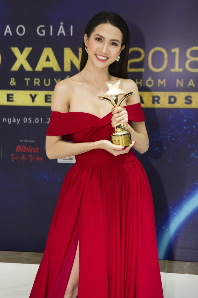 hoa ha u phan thi mo hai nam lie n doa t gia i nu die n vien chi nh duo c yeu thi ch nha t