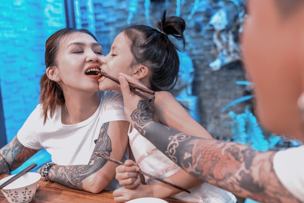 khoanh khac doi thuong ngot ngao cua nghe si xam danis nguyen