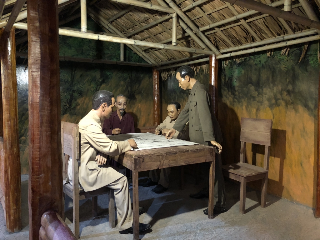 dien bien mua phuong no