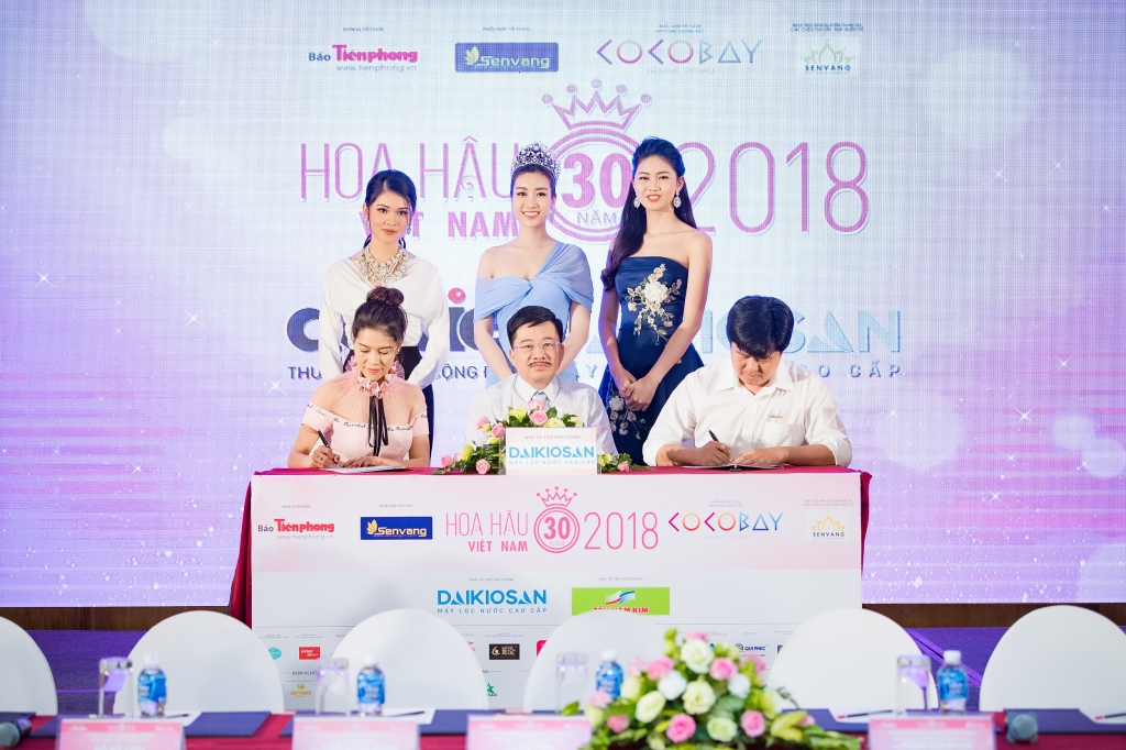 dien dam xanh pastel hoa hau do my linh dep tua nu than tai vong chung khao phia nam hoa hau viet nam 2018