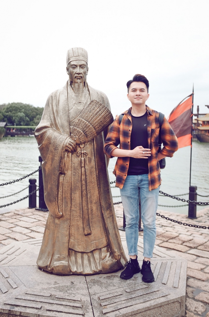 nam cuong du lich trung quoc ket hop thuc hien mv