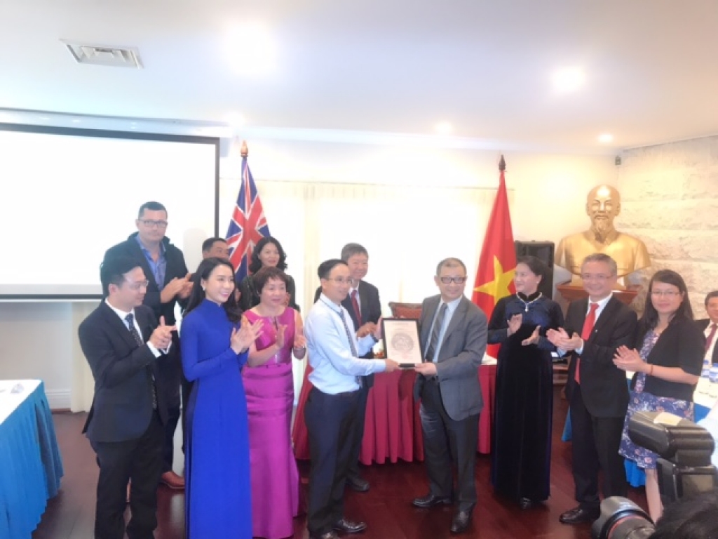 a khoi doanh nhan le ngoc thanh rang ro dien kien chu tich quoc hoi viet nam tai uc