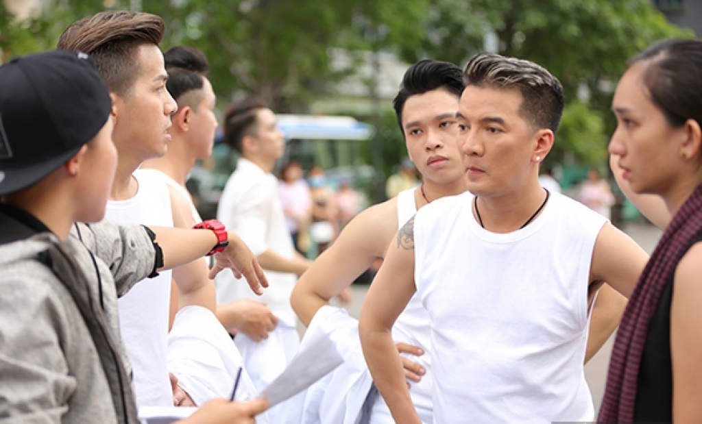 ho ngoc ha cung cuong do la di quay mv cho dam vinh hung