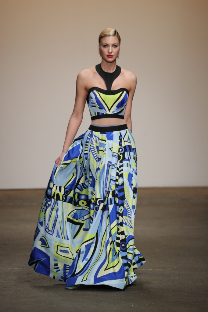 nha thiet ke viet duy nhat tai new york fashion week duoc bao my phong van