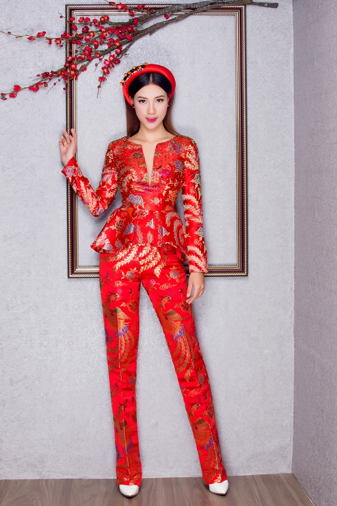 hoang oanh khoe da trang ngan voi trang phuc tu vai gam