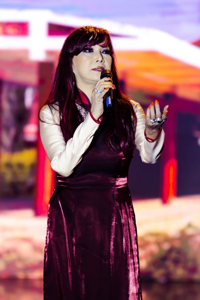 bao yen van khanh lam say long nguoi voi nhung ca khuc ve hue