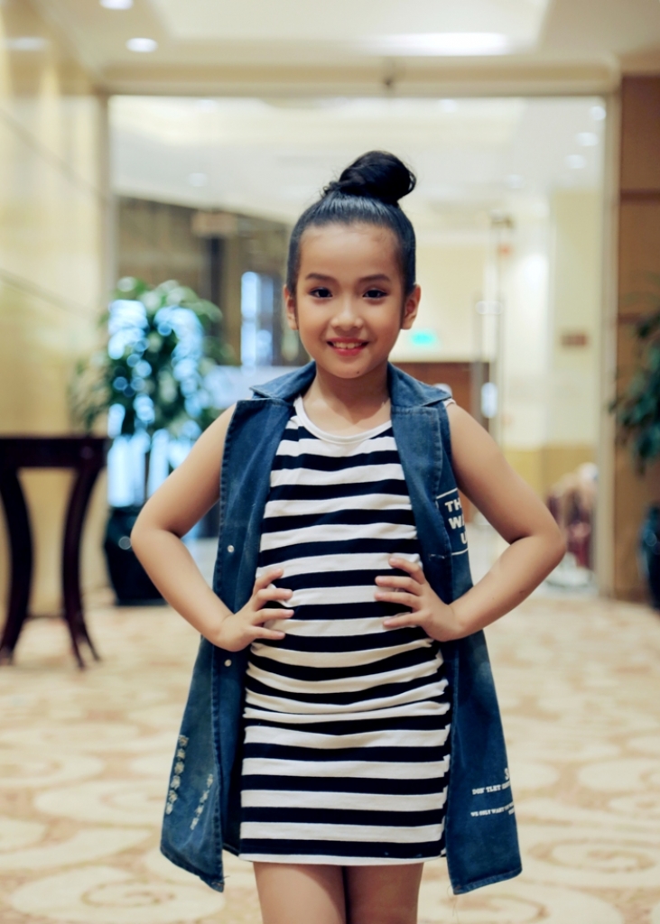 co be 8 tuoi dep nhu hoa hau hop hon giam khao tieu lam tu tru nhi