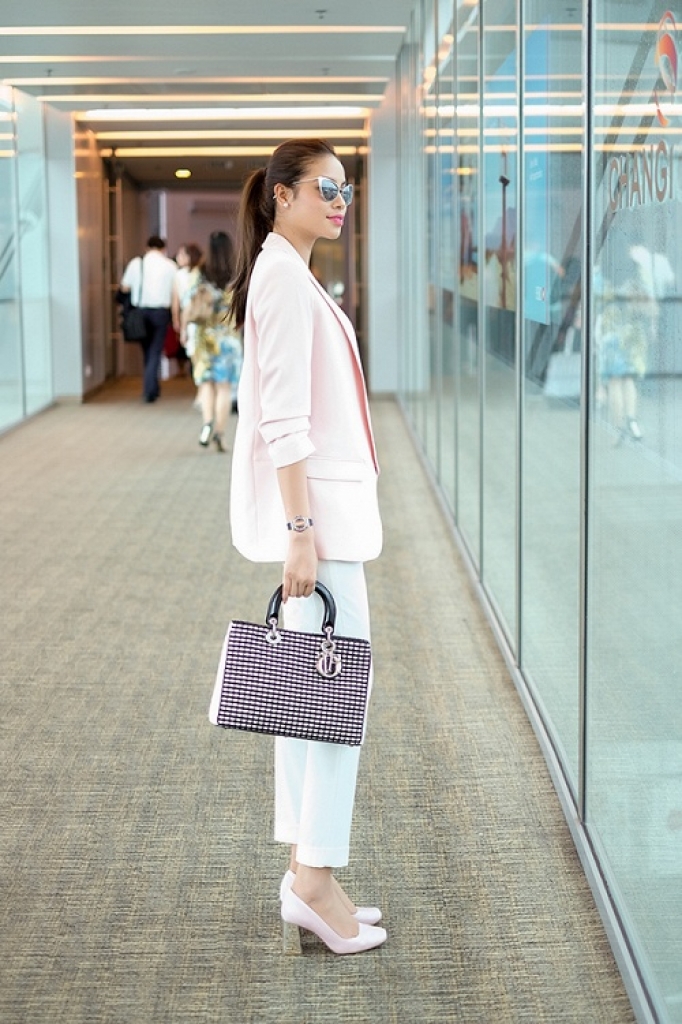 pham huong noi bat o san bay truoc gio len duong toi singapore