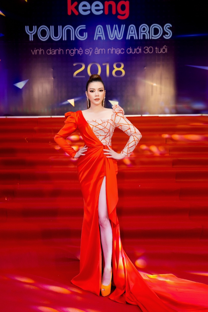 ly nha ky long lay trao giai cho bich phuong