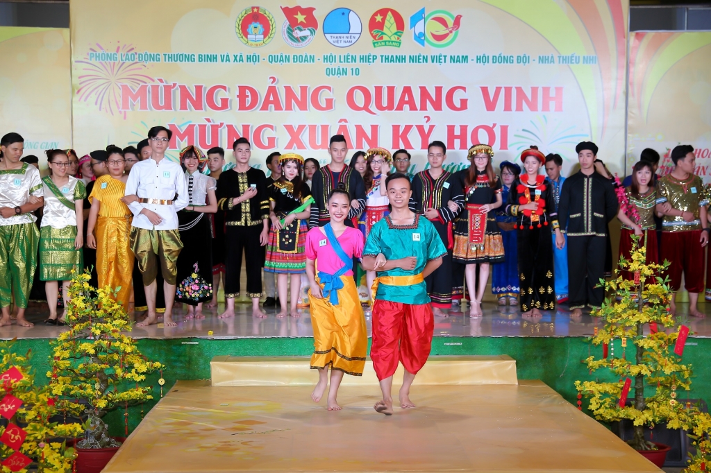 hoa hau chau ngoc bich rang ro trong vai tro giam khao net dep ban sac viet 2019