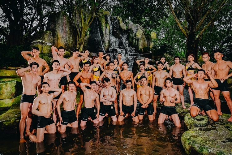 Thí sinh 'Vietnam Fitness Model 2021' cuồn cuộn cơ bắp… gói bánh Tét
