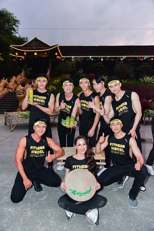Thí sinh 'Vietnam Fitness Model 2021' cuồn cuộn cơ bắp… gói bánh Tét