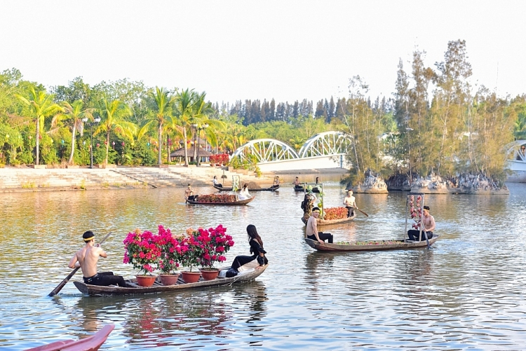 Thí sinh 'Vietnam Fitness Model 2021' cuồn cuộn cơ bắp… gói bánh Tét