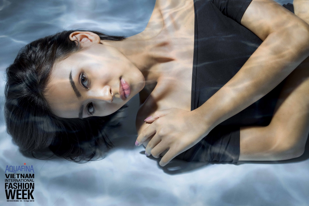 vietnams next top model 2019 ruc rich khoi dong