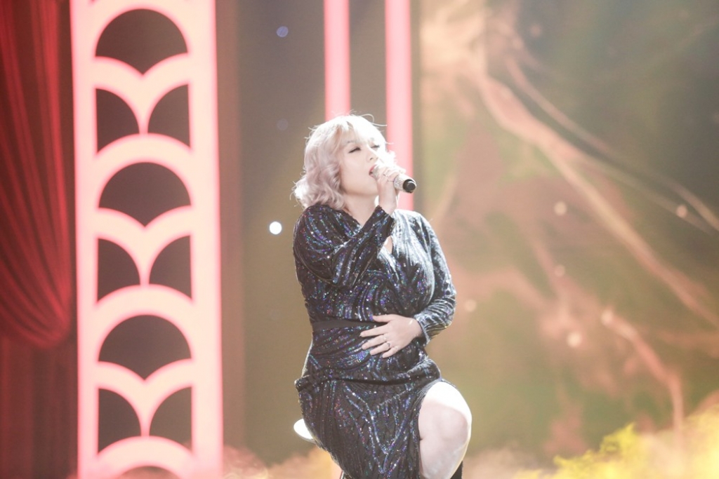 thanh ha khuyen thi sinh nen nhai chewing gum truoc khi hat