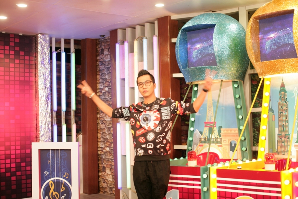 nghe si thu tai p336 nhom nhac tuoi teen doi dau voi cac nghe si noi tieng