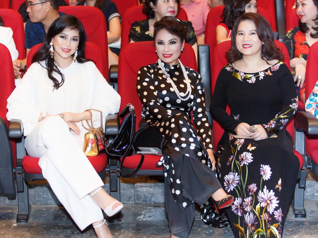 nguoi dep vi dang tinh yeu doanh nhan thuy tien ung ho mr dam