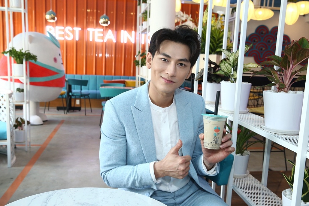 thai tu isaac ra mat tra sua thai lan chamichi tai viet nam