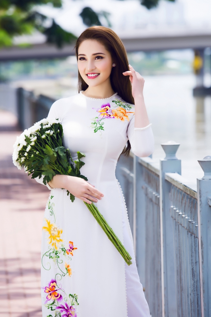 nguoi dep gia hoa cuu thanh vien nhom nhac tvm bat ngo du thi hoa hau viet nam chau a 2018