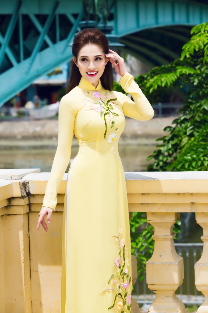 nguoi dep gia hoa cuu thanh vien nhom nhac tvm bat ngo du thi hoa hau viet nam chau a 2018