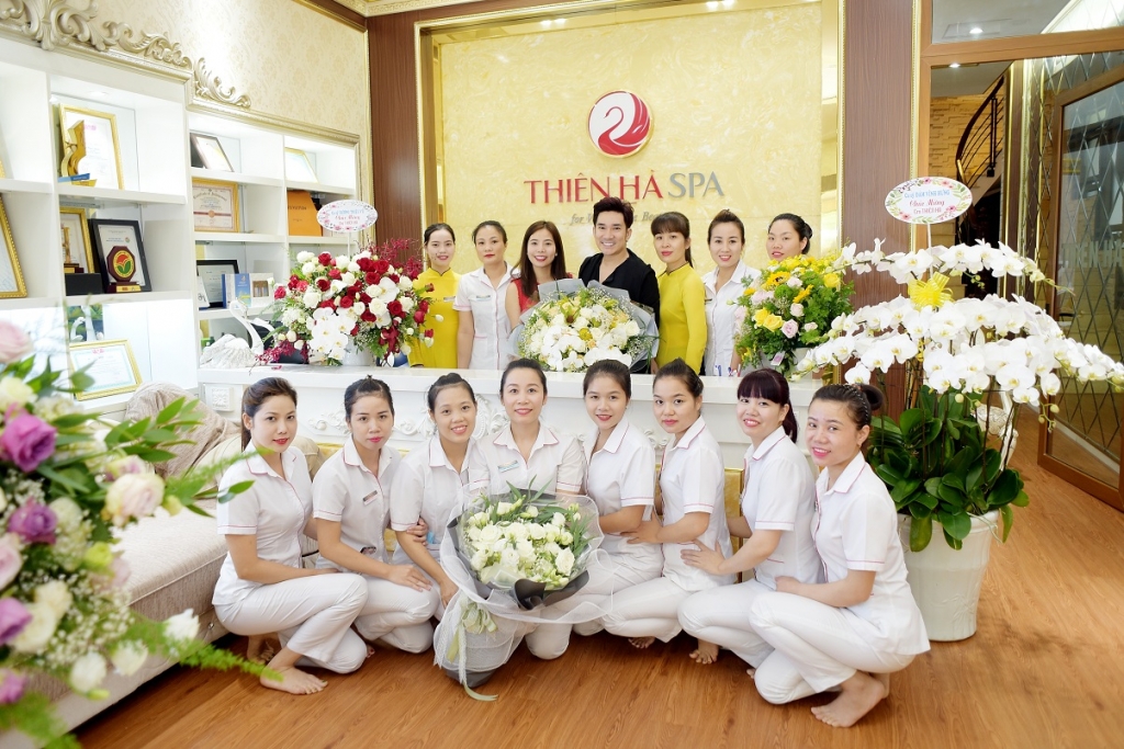 nguoi phu nu quyen luc dang sau su thanh cong cua dam vinh hung va quang ha