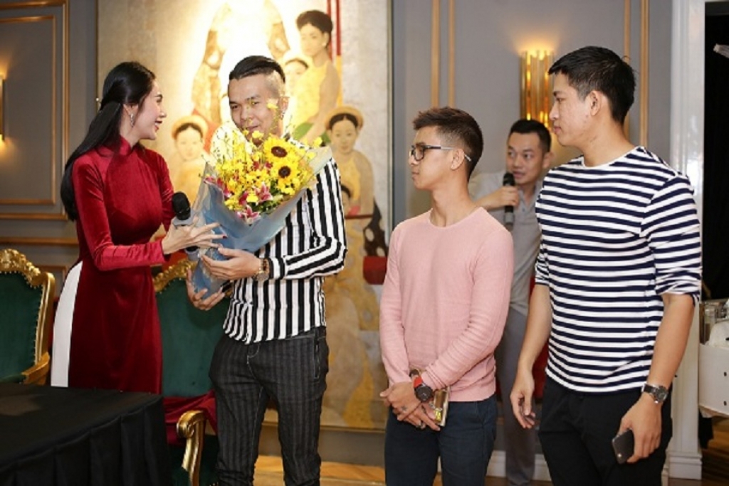 thuy tien gay bat ngo voi album bolero do chinh cong vinh bien tap