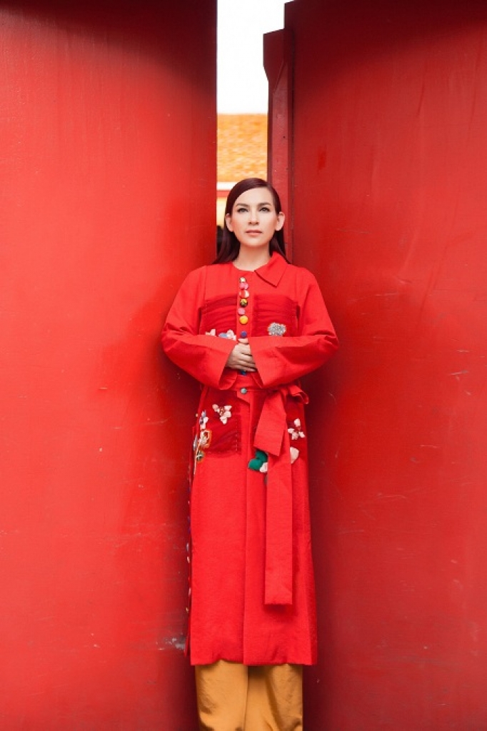 sau mv phan mo coi lay nuoc mat khan gia phi nhung khoe ve dep khong tuoi tang fan