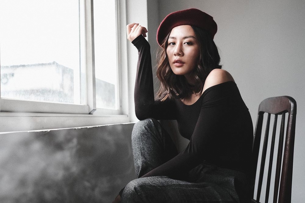 van mai huong an tuong ca tinh voi gu thoi trang co dien