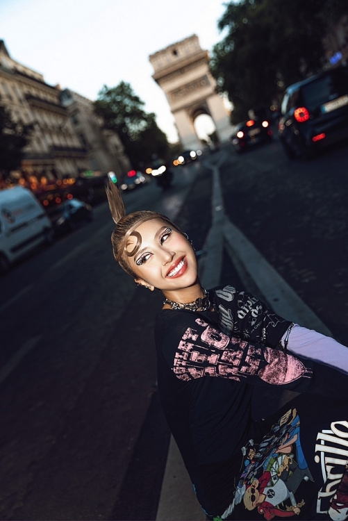 Quỳnh Anh Shyn 'lên sóng' instagram The New York Times, lọt top sao mặc đẹp của Vogue