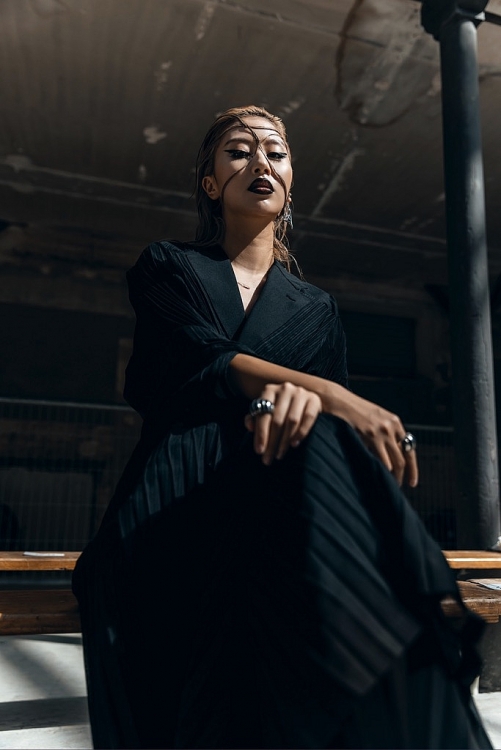Quỳnh Anh Shyn 'lên sóng' instagram The New York Times, lọt top sao mặc đẹp của Vogue