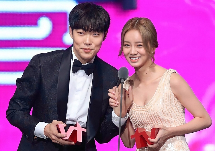 Top 7 cặp đôi 'phim giả tình thật' đẹp nhất Hàn Quốc: Fan mong YoonA hẹn hò Lee Jun Ho