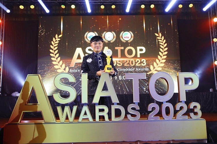 Trịnh Tú Trung và Wonbi Minh Quân nổi bật giữa dàn sao quốc tế tại Asia Top Awards 2023